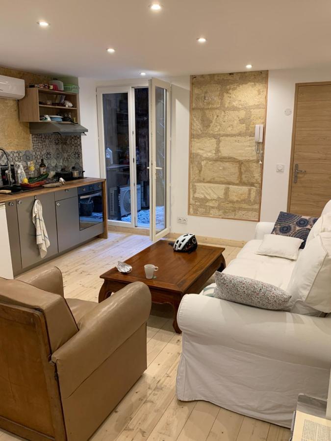 Chambre Avec Salle De Bain Et Cuisine Privee Centre Ville Historique Avec Climatisation Et Patio Burdeos Exterior foto