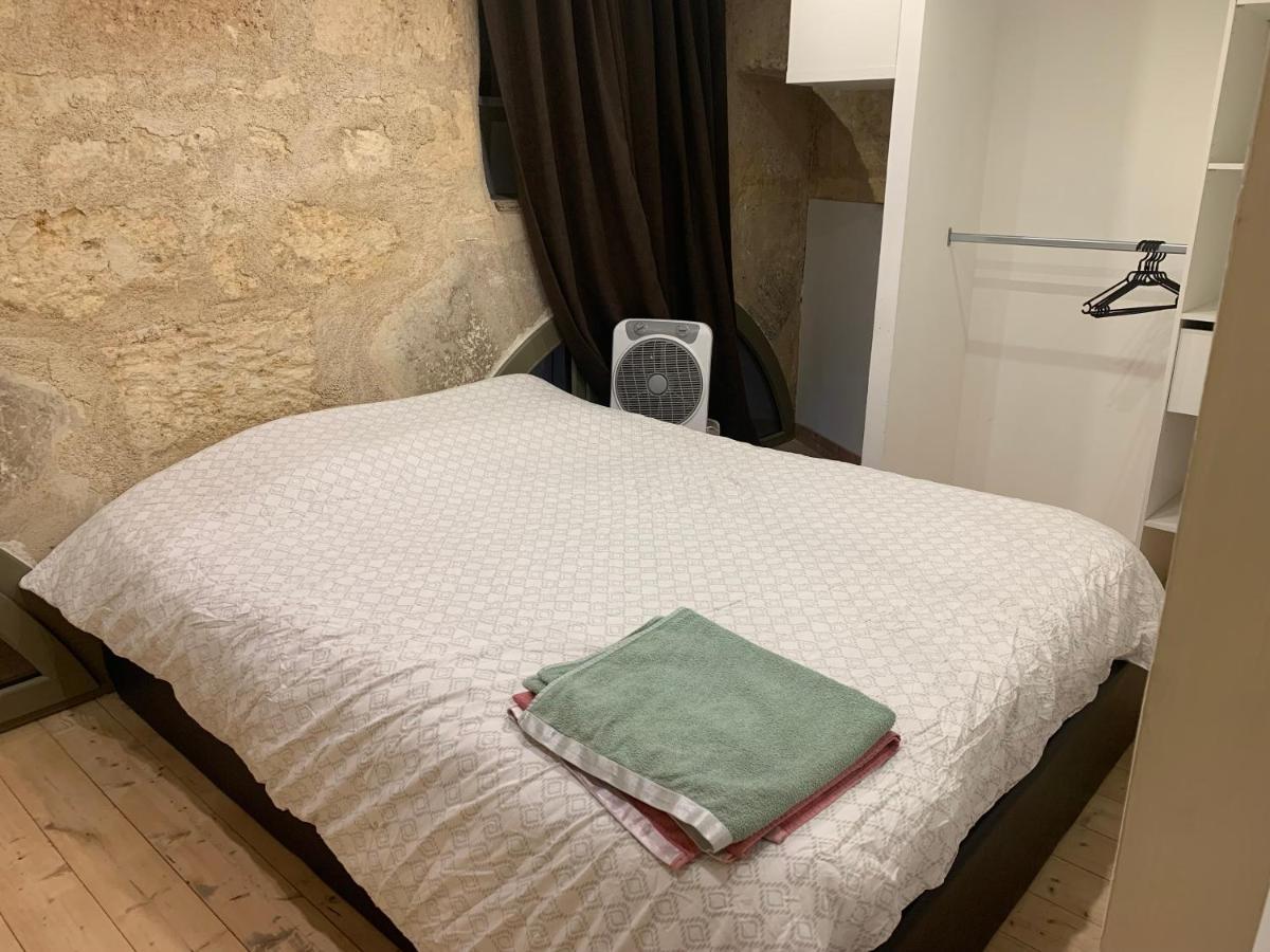 Chambre Avec Salle De Bain Et Cuisine Privee Centre Ville Historique Avec Climatisation Et Patio Burdeos Exterior foto